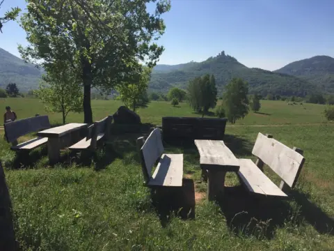 PWV Rastplatz auf dem Dreißig an der Streuobstwiese