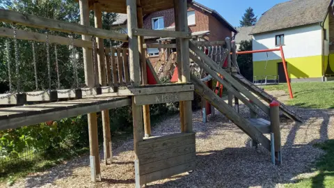 Spielplatz in Schwall