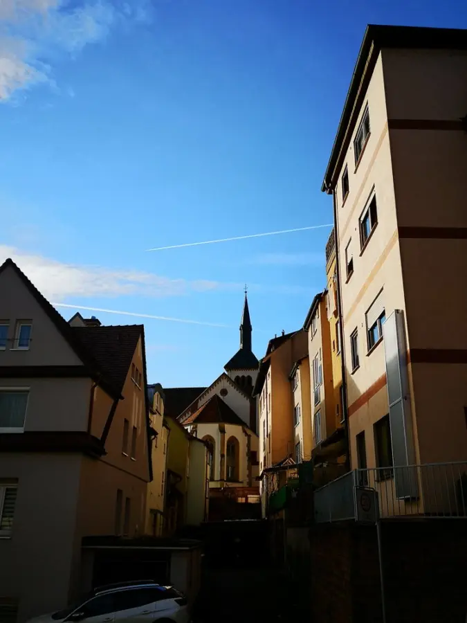 Die Evangelische Kirche im Zentrum von Eutingen ist von überall aus sichtbar.
