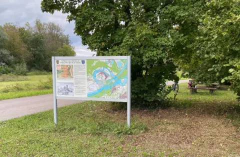 Infotafel Rheinverlaufskarte - Rastplatz Radweg