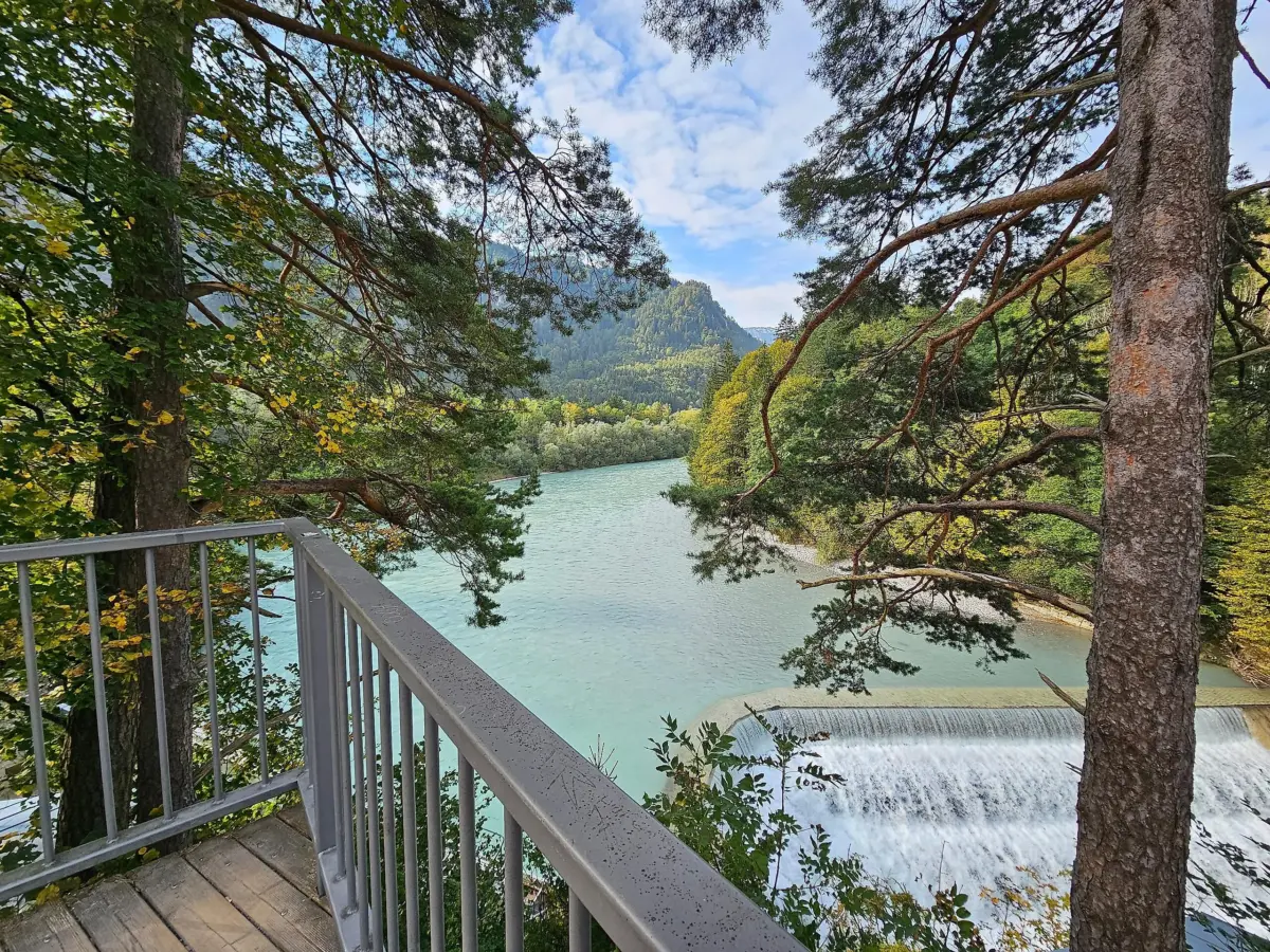 Blick von Aussichtsplattform auf den Lechfall