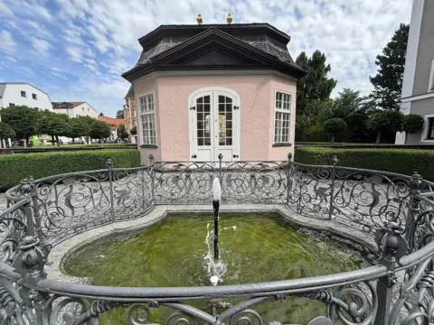 Brunnen im Innenhof vom Finanzamt